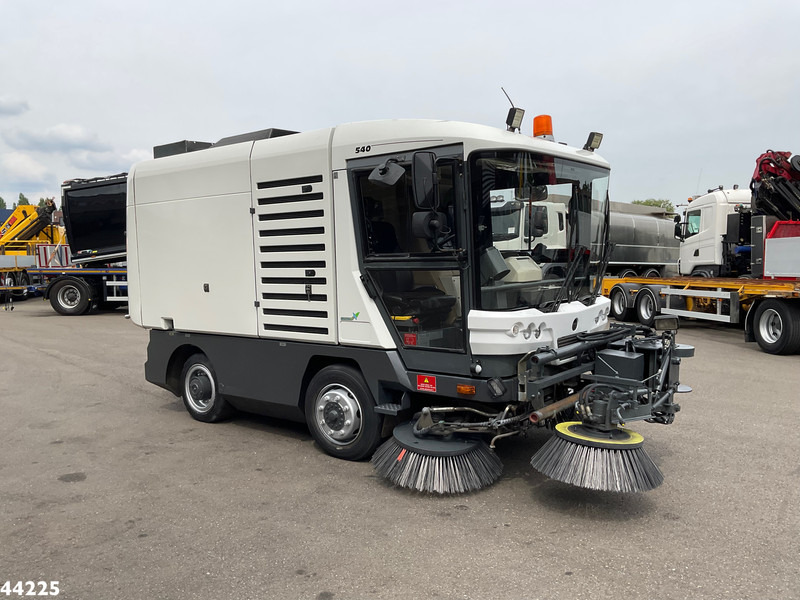 Ravo 540 with 3-rd brush - Veegwagen: afbeelding 5 Ravo 540 with 3-rd brush - Veegwagen: afbeelding 5