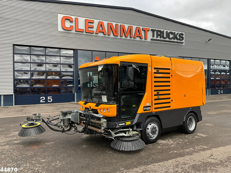 Ravo 540 with 3-rd brush - Veegwagen: afbeelding 1 Ravo 540 with 3-rd brush - Veegwagen: afbeelding 1