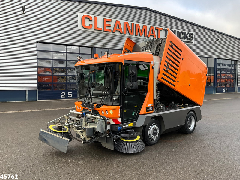 Ravo 580 Euro 6 with 3-rd brush - Veegwagen: afbeelding 1 Ravo 580 Euro 6 with 3-rd brush - Veegwagen: afbeelding 1