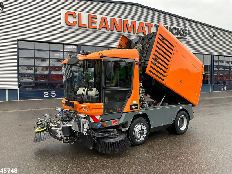 Ravo 580 with 3-rd brush - Veegwagen: afbeelding 1 Ravo 580 with 3-rd brush - Veegwagen: afbeelding 1