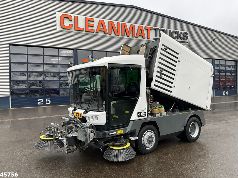 Ravo 580 with 3-rd brush - Veegwagen: afbeelding 1 Ravo 580 with 3-rd brush - Veegwagen: afbeelding 1