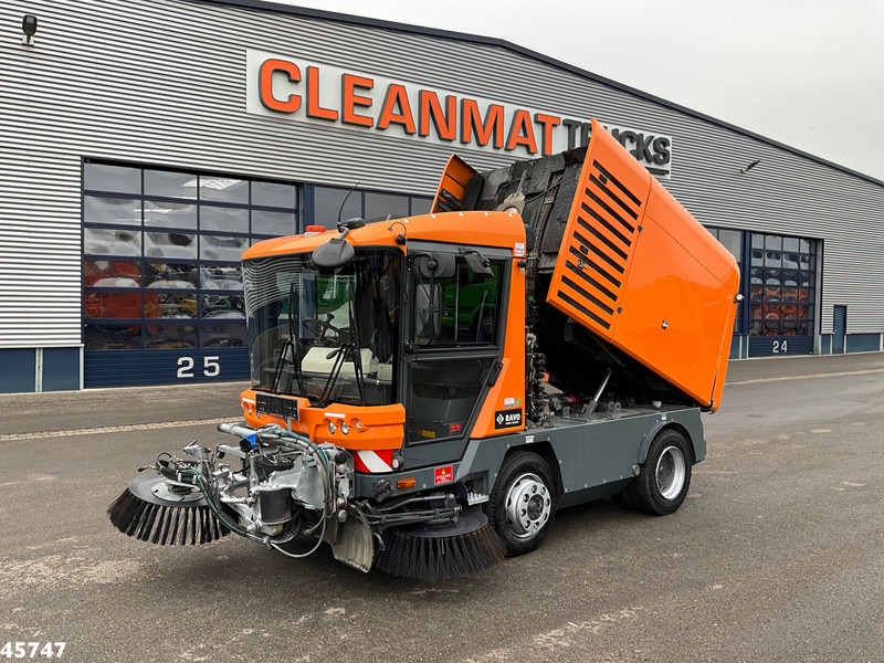 Ravo 580 with 3-rd brush - Veegwagen: afbeelding 1 Ravo 580 with 3-rd brush - Veegwagen: afbeelding 1