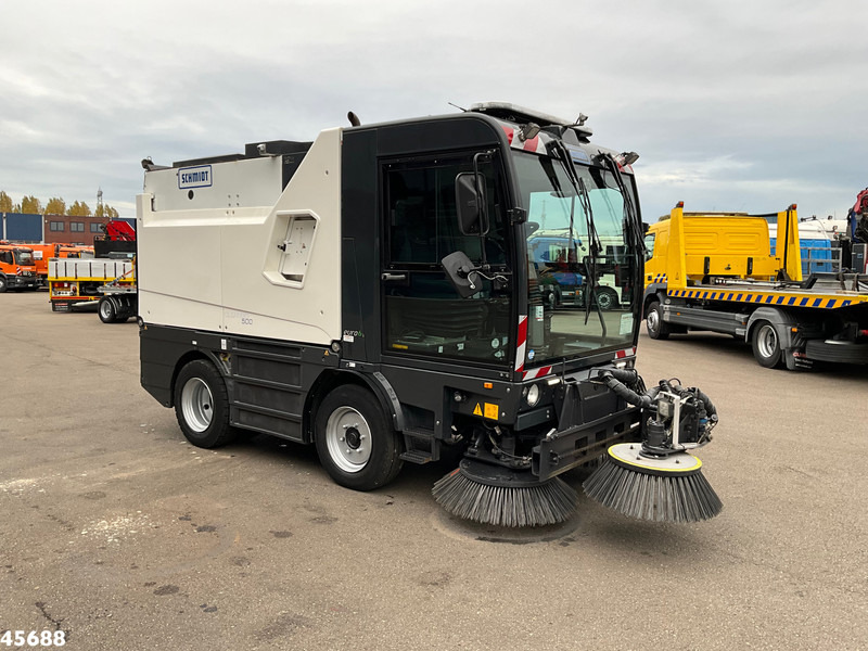 Schmidt Cleango Compact 500 Euro 6 with 3-rd brush Just 41.050 km! - Veegwagen: afbeelding 4 Schmidt Cleango Compact 500 Euro 6 with 3-rd brush Just 41.050 km! - Veegwagen: afbeelding 4