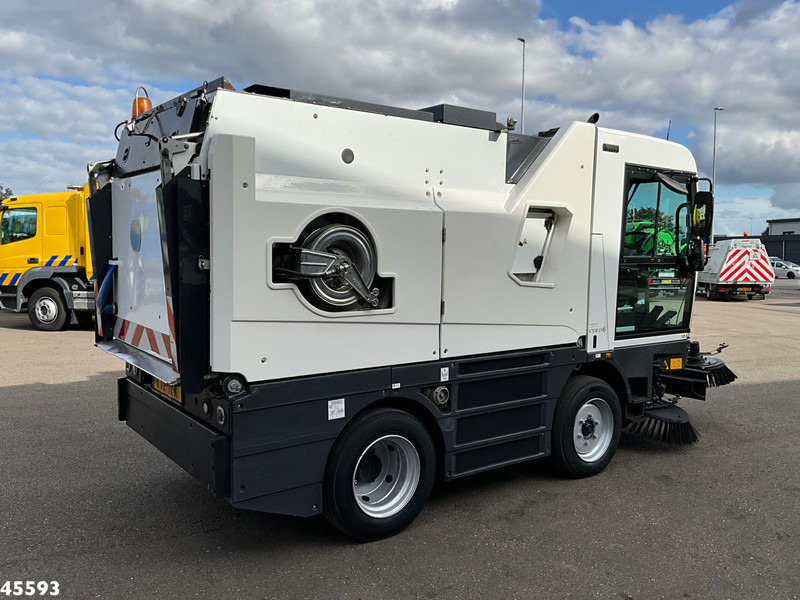 Schmidt Compact 400 Euro 6 with 3-rd brush - Veegwagen: afbeelding 4 Schmidt Compact 400 Euro 6 with 3-rd brush - Veegwagen: afbeelding 4