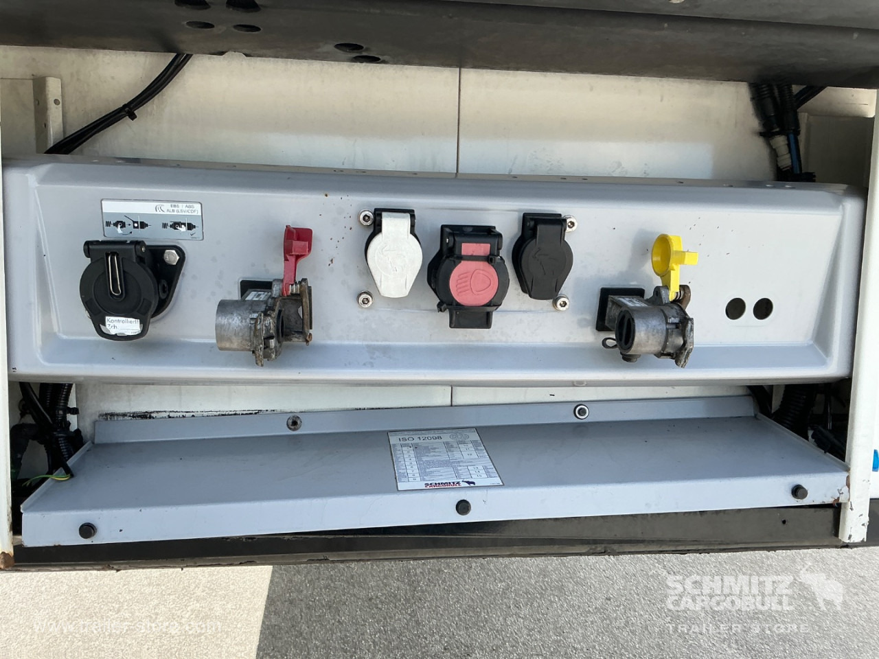 SCHMITZ Reefer Meat hanging system - Isotherm oplegger: afbeelding 4 SCHMITZ Reefer Meat hanging system - Isotherm oplegger: afbeelding 4