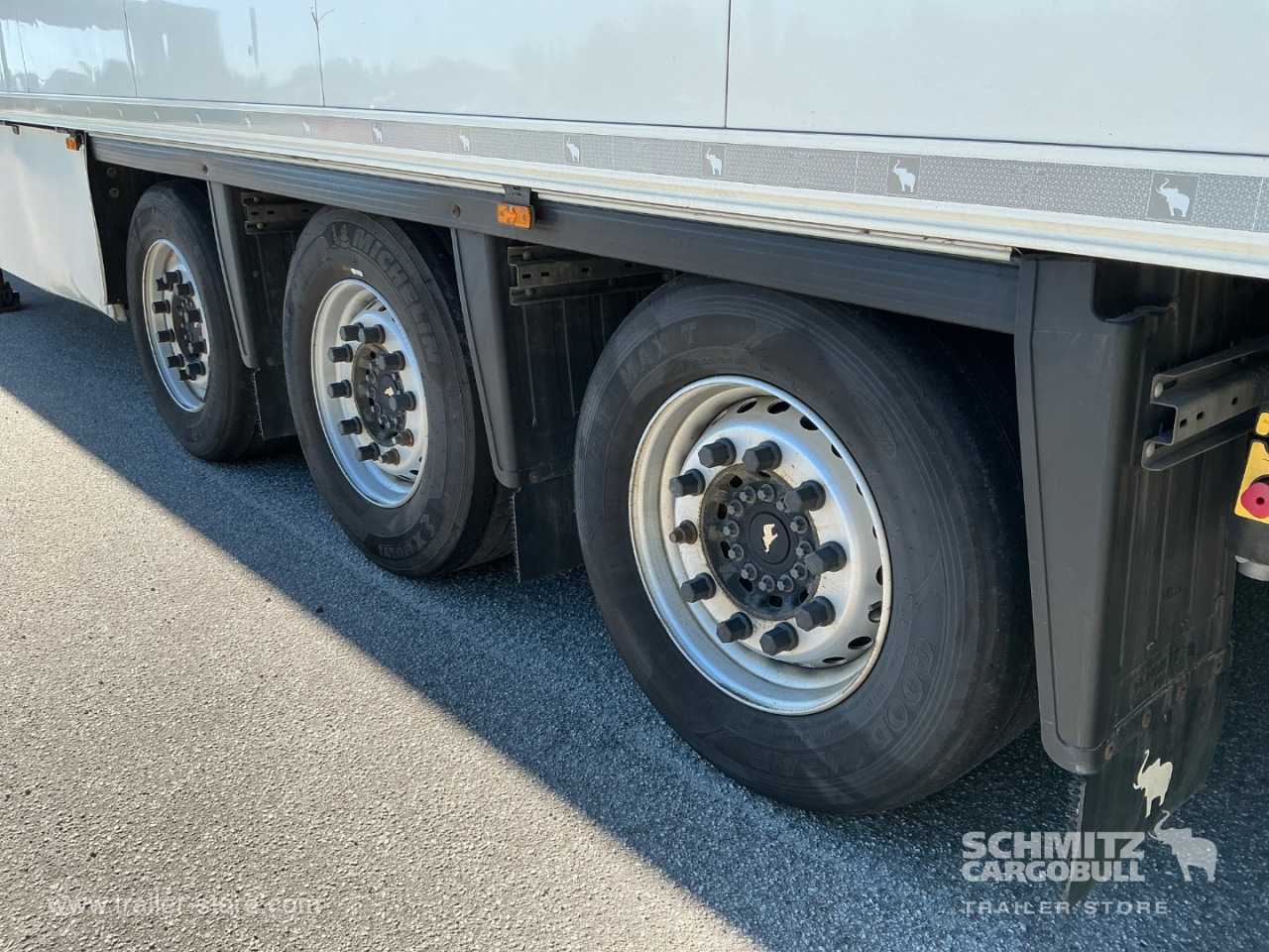 SCHMITZ Reefer Meat hanging system - Isotherm oplegger: afbeelding 5 SCHMITZ Reefer Meat hanging system - Isotherm oplegger: afbeelding 5