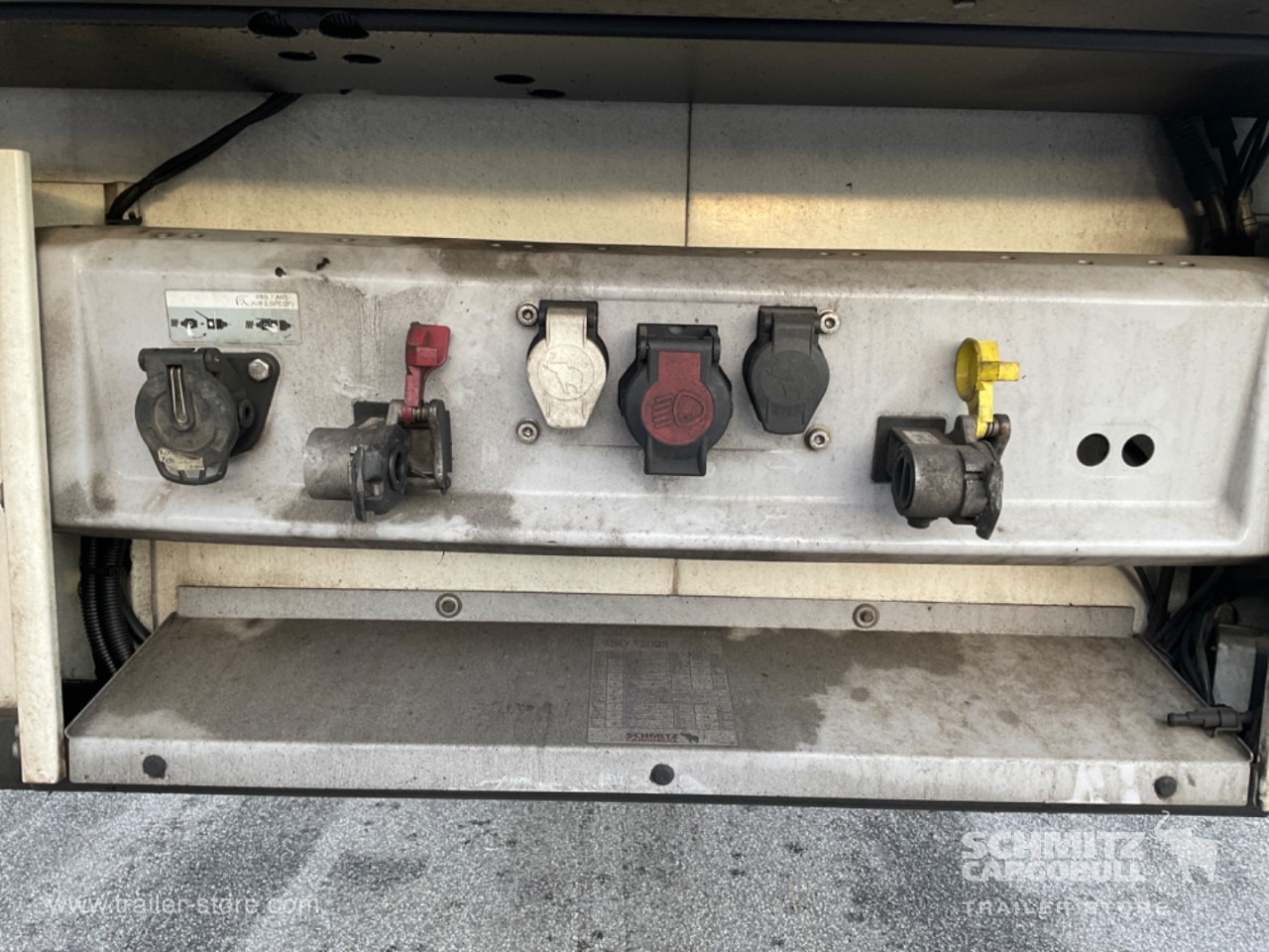 SCHMITZ Reefer Multitemp Double deck - Isotherm oplegger: afbeelding 5 SCHMITZ Reefer Multitemp Double deck - Isotherm oplegger: afbeelding 5