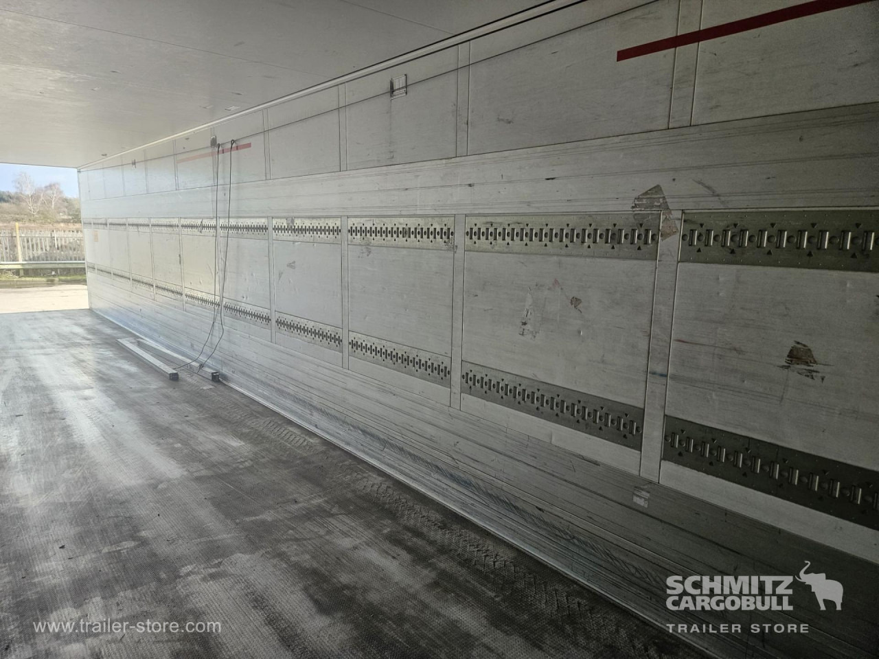 SCHMITZ Reefer Standard - Isotherm oplegger: afbeelding 4 SCHMITZ Reefer Standard - Isotherm oplegger: afbeelding 4