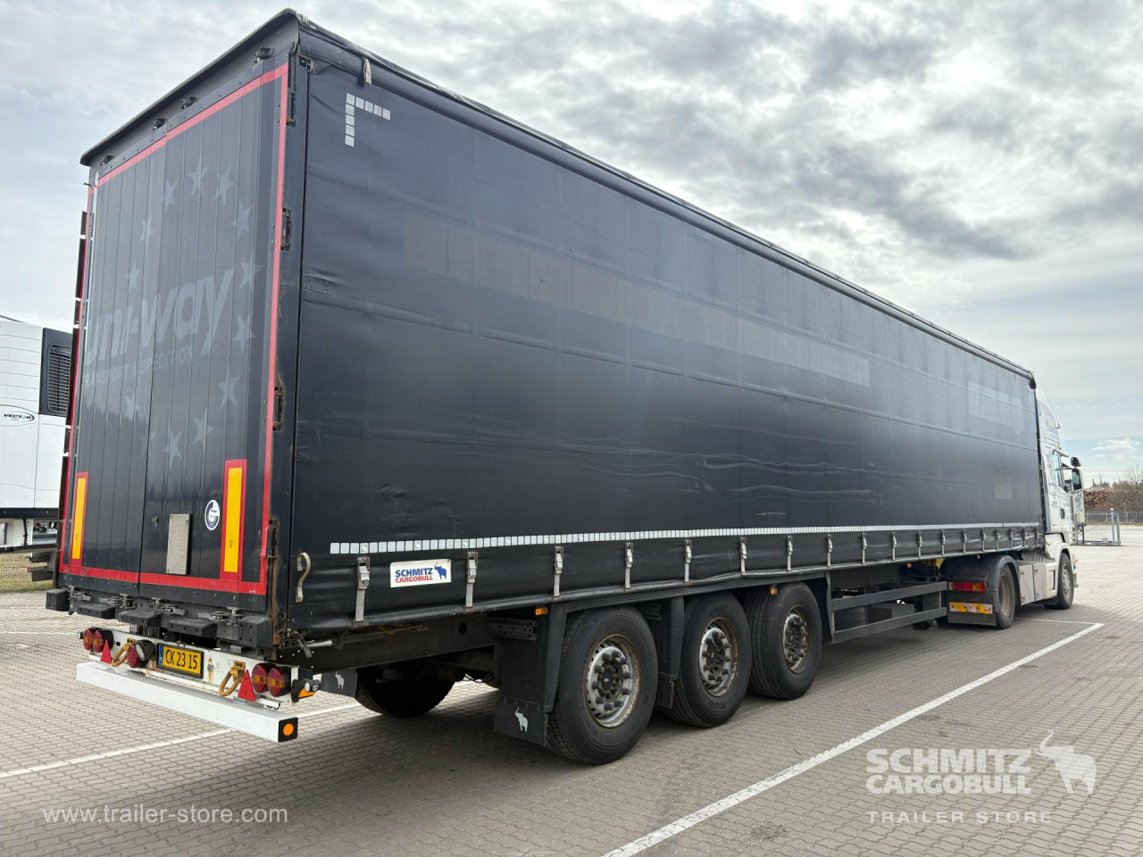 SCHMITZ Curtainsider Standard - Schuifzeiloplegger: afbeelding 1 SCHMITZ Curtainsider Standard - Schuifzeiloplegger: afbeelding 1