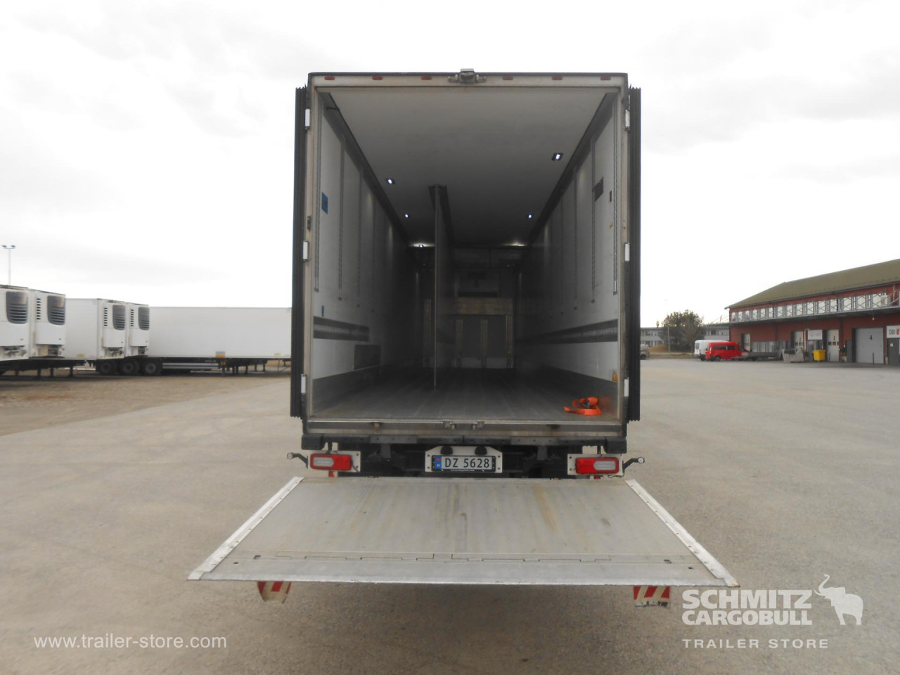 SCHMITZ Reefer Standard Taillift - Isotherm oplegger: afbeelding 3 SCHMITZ Reefer Standard Taillift - Isotherm oplegger: afbeelding 3