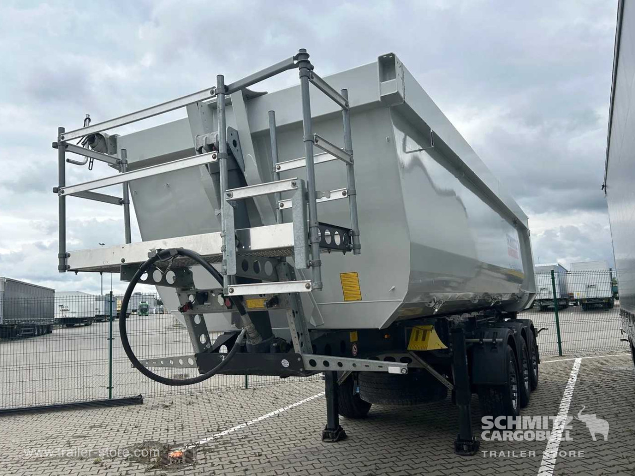SCHMITZ Tipper steel-square sided body 28m³ - Kipper oplegger: afbeelding 1 SCHMITZ Tipper steel-square sided body 28m³ - Kipper oplegger: afbeelding 1