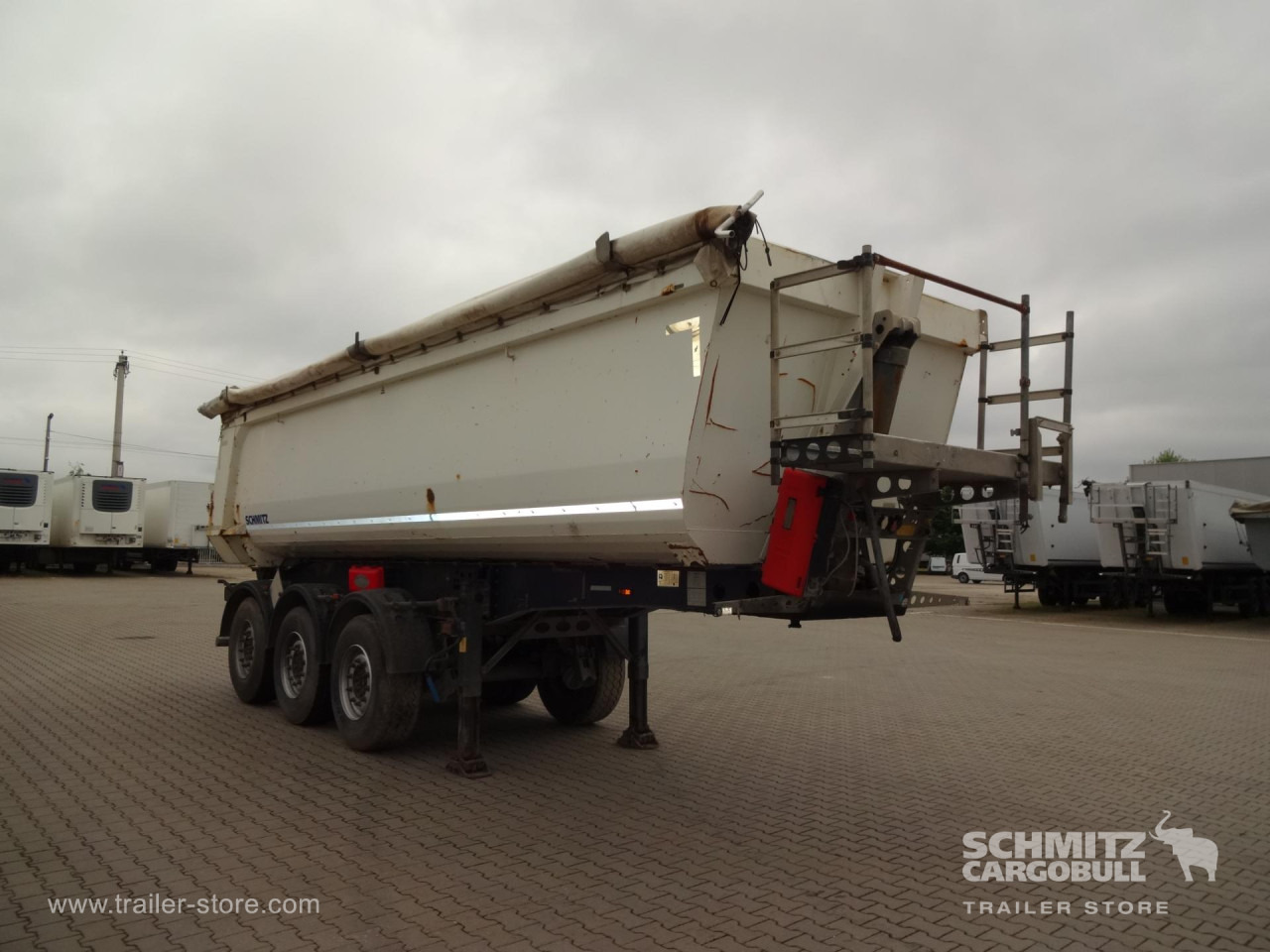 SCHMITZ Tipper Steel half pipe body 28m³ - Kipper oplegger: afbeelding 4 SCHMITZ Tipper Steel half pipe body 28m³ - Kipper oplegger: afbeelding 4