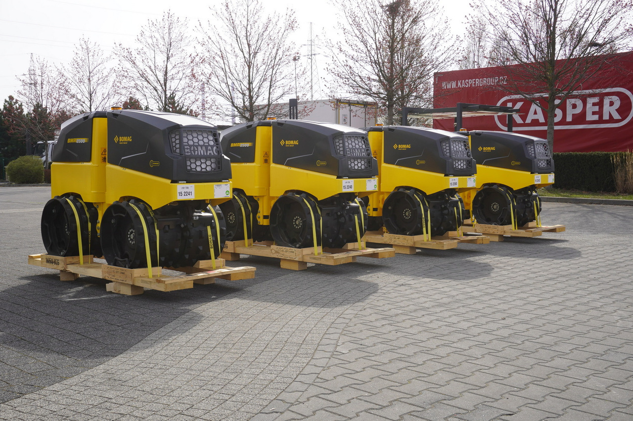 BOMAG BMP 8500 brand-new trench roller / Remote Control / 4 units - Bodemstabliseerder: afbeelding 3 BOMAG BMP 8500 brand-new trench roller / Remote Control / 4 units - Bodemstabliseerder: afbeelding 3