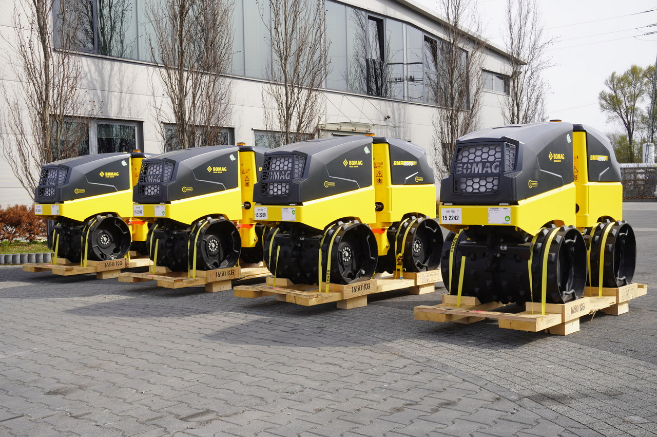 BOMAG BMP 8500 brand-new trench roller / Remote Control / 4 units - Bodemstabliseerder: afbeelding 1 BOMAG BMP 8500 brand-new trench roller / Remote Control / 4 units - Bodemstabliseerder: afbeelding 1