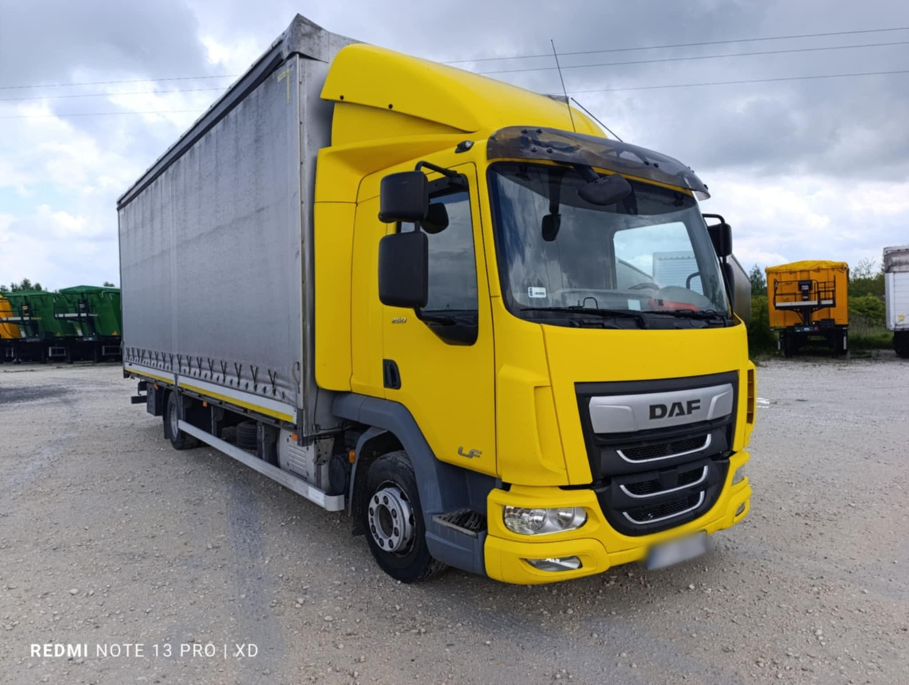 DAF LF 260 / Curtainsider 18 EPAL / sleeper cab - Schuifzeilen vrachtwagen: afbeelding 3 DAF LF 260 / Curtainsider 18 EPAL / sleeper cab - Schuifzeilen vrachtwagen: afbeelding 3