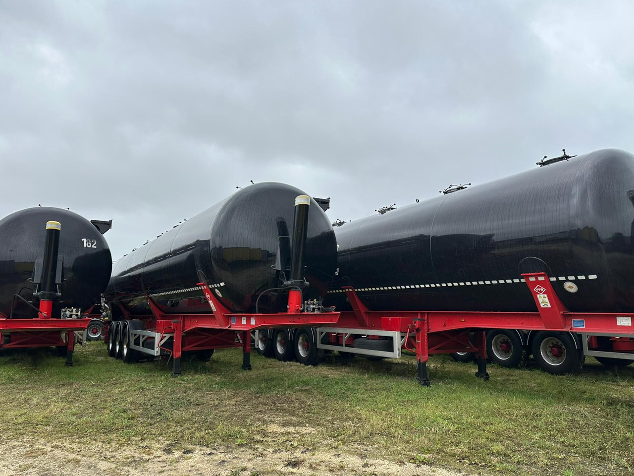 Bulkoplegger FELDBINDER 334C 15 A-1-1-40 Silo tank / 66 m3 / 2022 / 20 units: afbeelding 7 Bulkoplegger FELDBINDER 334C 15 A-1-1-40 Silo tank / 66 m3 / 2022 / 20 units: afbeelding 7