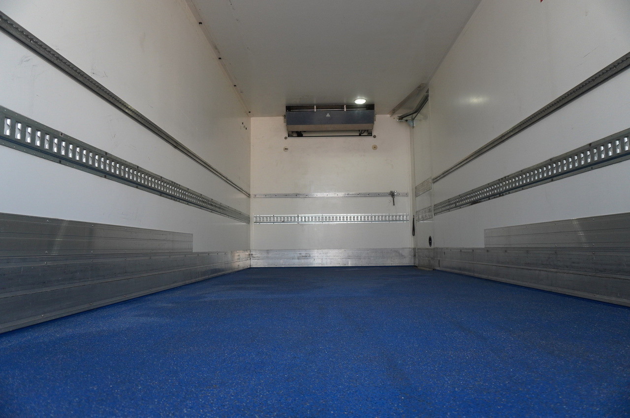 IVECO Eurocargo 100-190 4x2 E6 / Refrigerator / Dhollandia 1.5 T - Koelwagen vrachtwagen: afbeelding 5 IVECO Eurocargo 100-190 4x2 E6 / Refrigerator / Dhollandia 1.5 T - Koelwagen vrachtwagen: afbeelding 5