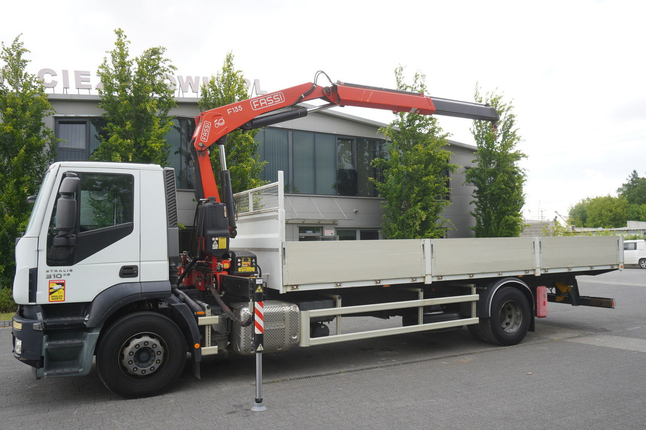 IVECO STRALIS 19.310 E6 / Flatbed 19 EPAL / FASSI F135 / 225 MTH! / 5.7 T - Vrachtwagen met open laadbak, Kraanwagen: afbeelding 4 IVECO STRALIS 19.310 E6 / Flatbed 19 EPAL / FASSI F135 / 225 MTH! / 5.7 T - Vrachtwagen met open laadbak, Kraanwagen: afbeelding 4