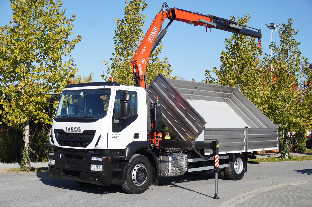 IVECO Stralis 310 E6 / NEW 3-sided tipper / Fassi F135 crane with remote control - Kipper vrachtwagen, Kraanwagen: afbeelding 2 IVECO Stralis 310 E6 / NEW 3-sided tipper / Fassi F135 crane with remote control - Kipper vrachtwagen, Kraanwagen: afbeelding 2