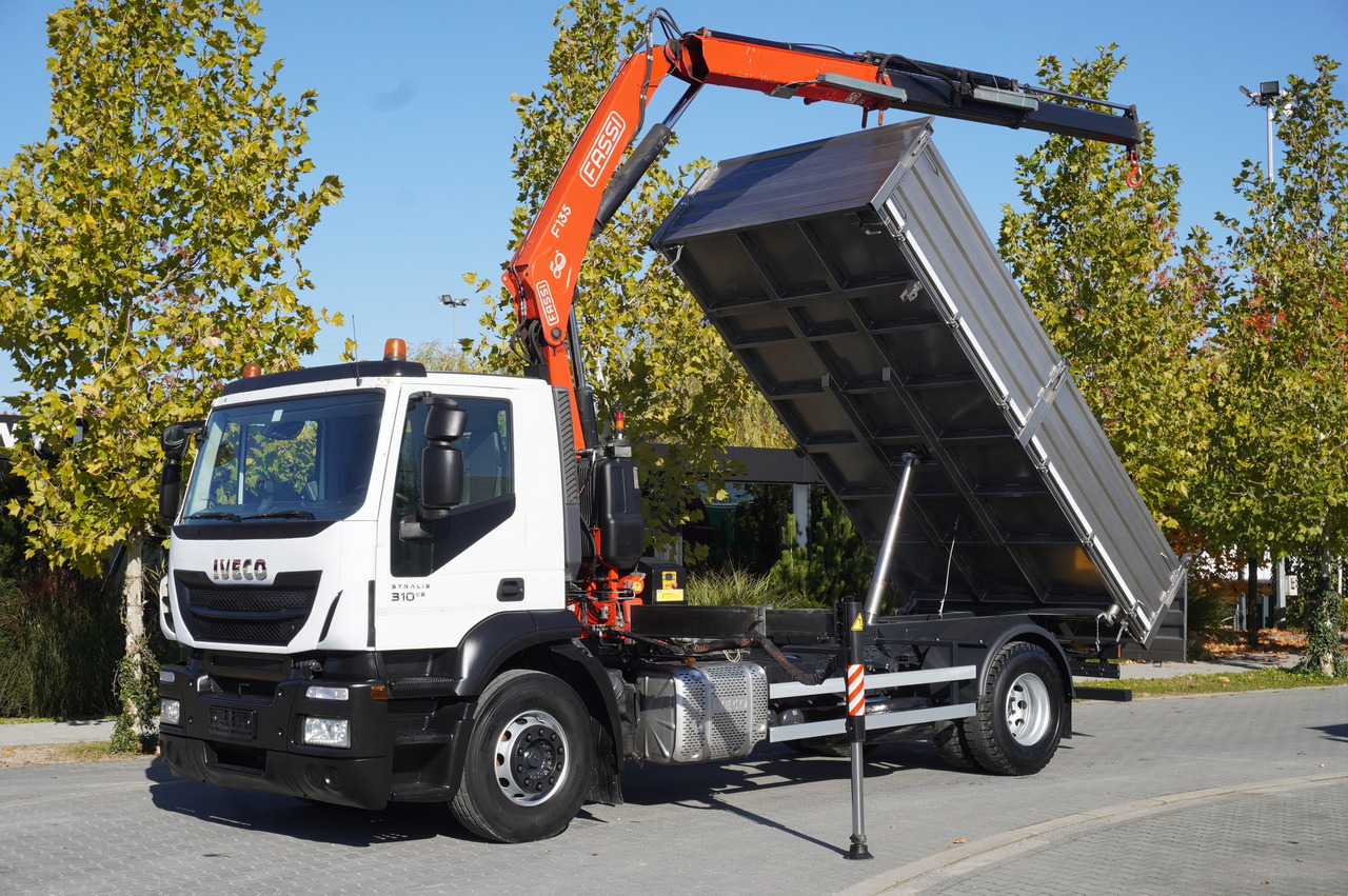 IVECO Stralis 310 E6 / NEW 3-sided tipper / Fassi F135 crane with remote control - Kraanwagen: afbeelding 1 IVECO Stralis 310 E6 / NEW 3-sided tipper / Fassi F135 crane with remote control - Kraanwagen: afbeelding 1