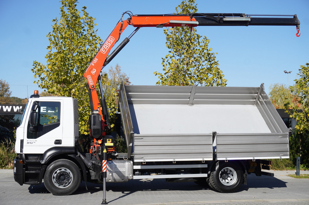 IVECO Stralis 310 E6 / NEW 3-sided tipper / Fassi F135 crane with remote control - Kraanwagen: afbeelding 5 IVECO Stralis 310 E6 / NEW 3-sided tipper / Fassi F135 crane with remote control - Kraanwagen: afbeelding 5