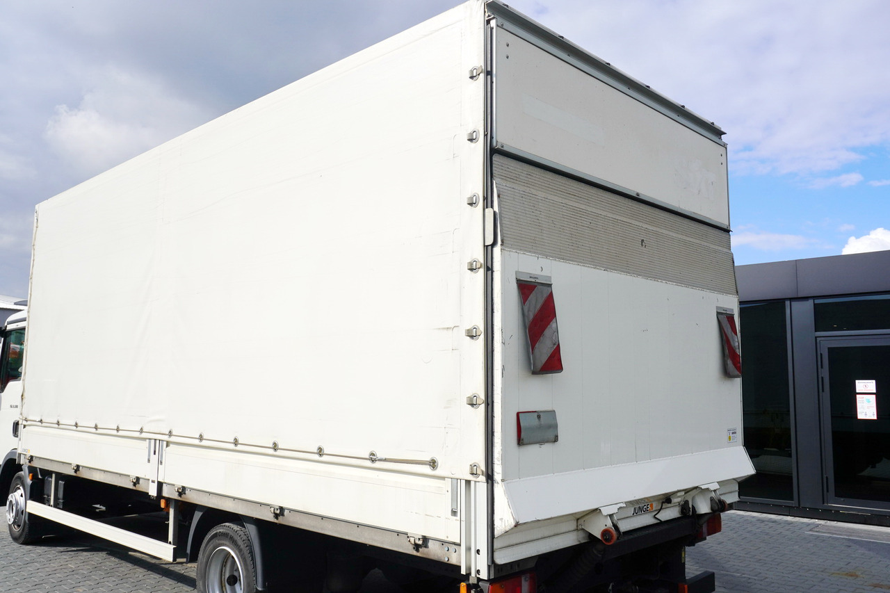 JUNGE Tarpaulin body + lift Dhollandia 1000 kg - Schuifzeilen laadbak: afbeelding 4 JUNGE Tarpaulin body + lift Dhollandia 1000 kg - Schuifzeilen laadbak: afbeelding 4