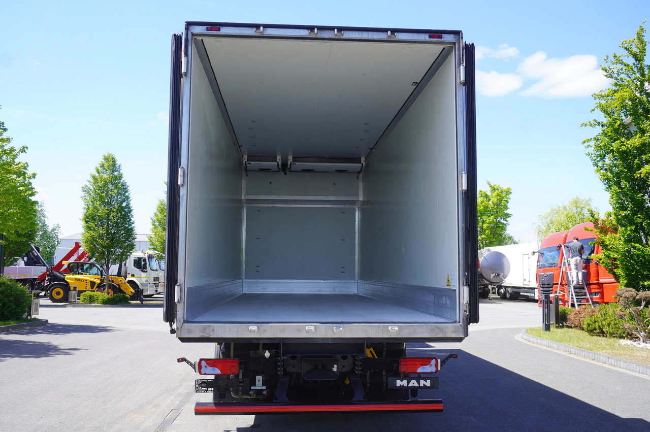MAN GX 26.510 / 2022 / NEW Krone bitemperature refrigerated truck / Carrier Supra 850 MT / 4 units - Koelwagen vrachtwagen: afbeelding 4 MAN GX 26.510 / 2022 / NEW Krone bitemperature refrigerated truck / Carrier Supra 850 MT / 4 units - Koelwagen vrachtwagen: afbeelding 4