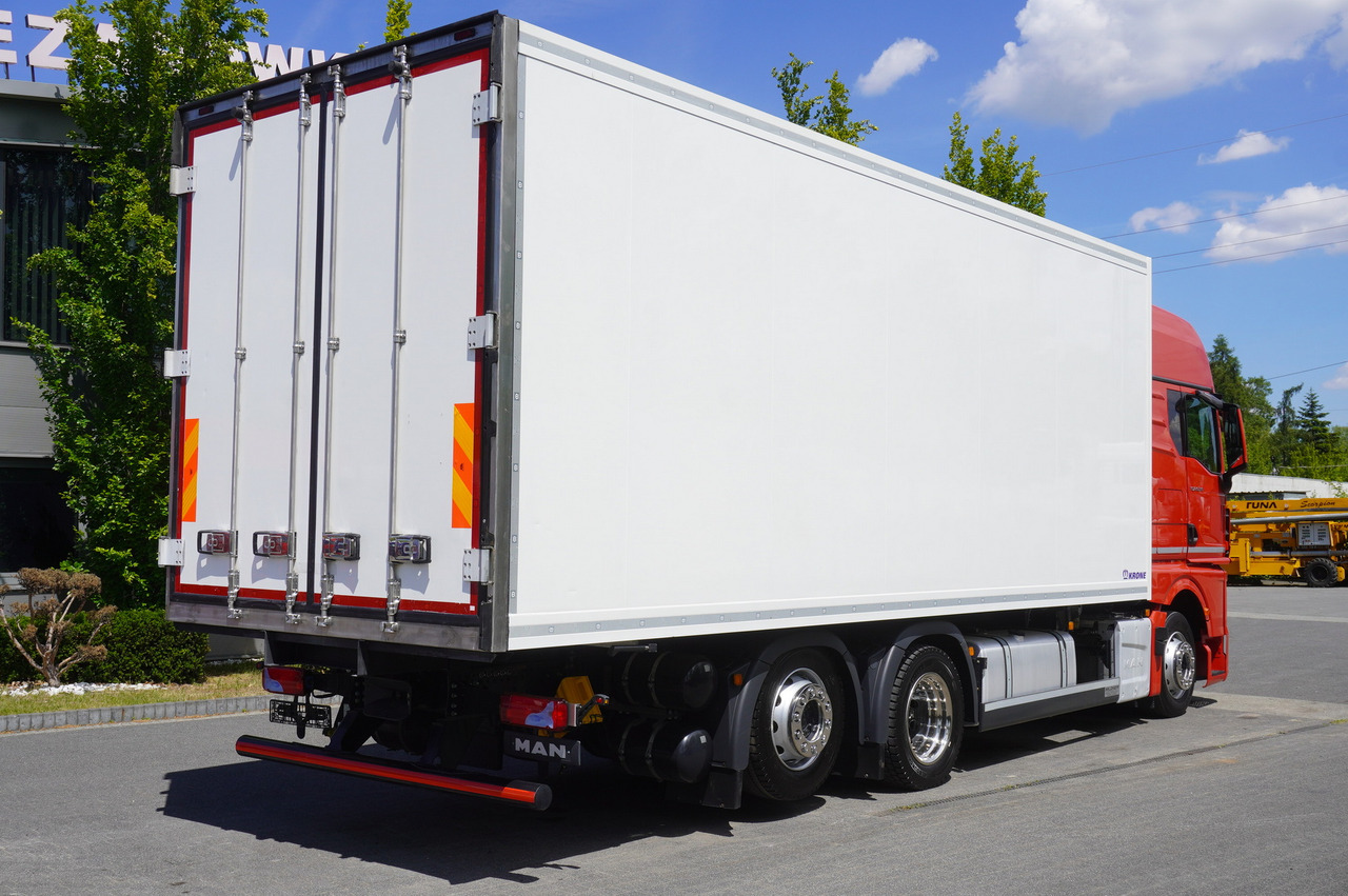MAN GX 26.510 / 2022 / NEW Krone bitemperature refrigerated truck / Carrier Supra 850 MT / 4 units - Koelwagen vrachtwagen: afbeelding 5 MAN GX 26.510 / 2022 / NEW Krone bitemperature refrigerated truck / Carrier Supra 850 MT / 4 units - Koelwagen vrachtwagen: afbeelding 5