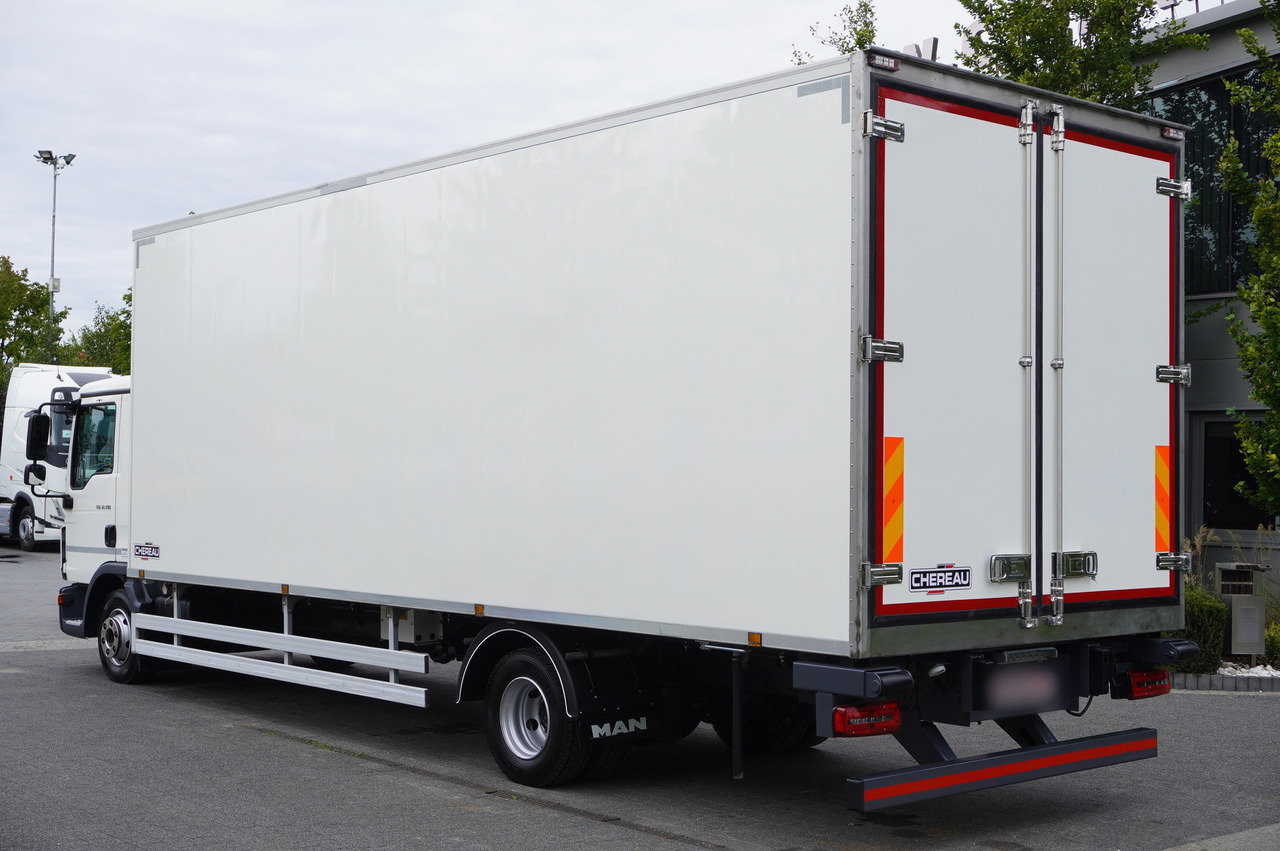 MAN TGL 12.190 / CHEREAU Refrigerator 18 PAL multitemperature / Thermoking T-1200R / 100,000 km - Koelwagen vrachtwagen: afbeelding 4 MAN TGL 12.190 / CHEREAU Refrigerator 18 PAL multitemperature / Thermoking T-1200R / 100,000 km - Koelwagen vrachtwagen: afbeelding 4