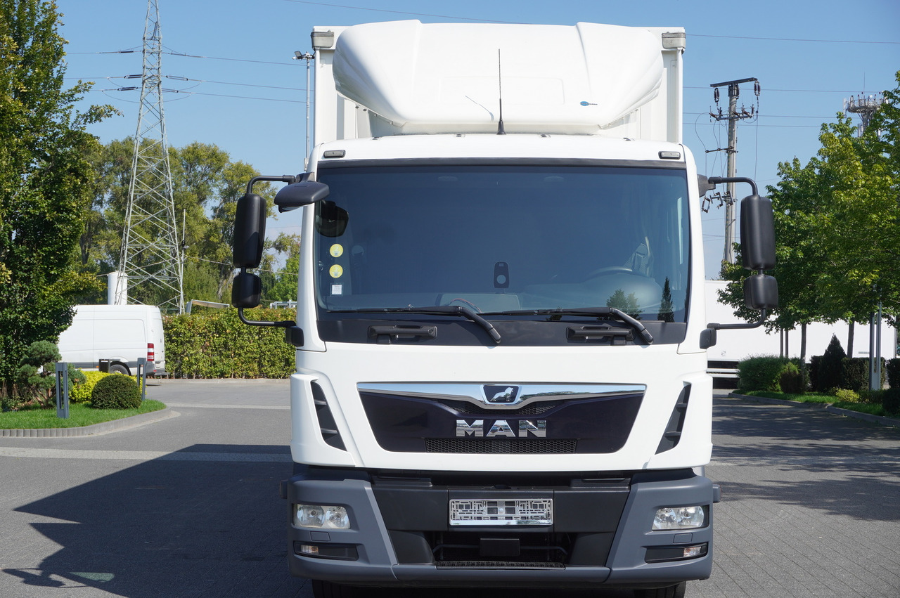 Leasing MAN TGL 12.190 / Curtainsider 19 EPAL / Sleeper cab MAN TGL 12.190 / Curtainsider 19 EPAL / Sleeper cab: afbeelding 9 Leasing MAN TGL 12.190 / Curtainsider 19 EPAL / Sleeper cab MAN TGL 12.190 / Curtainsider 19 EPAL / Sleeper cab: afbeelding 9