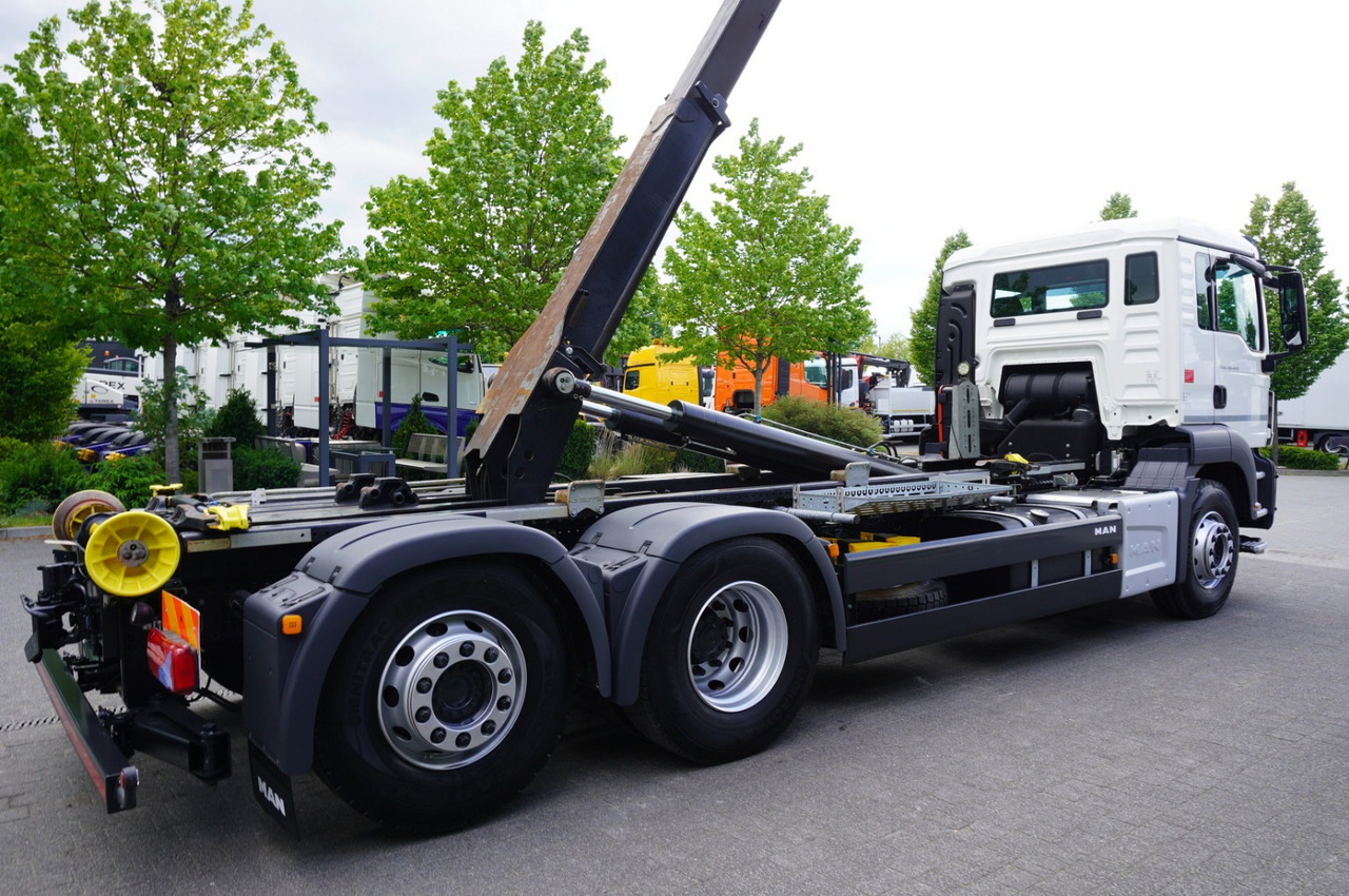 Haakarmsysteem vrachtwagen voor het vervoer van containers MAN TGS 26.430 E6 6x2 / HIAB Multilift hooklift: afbeelding 9