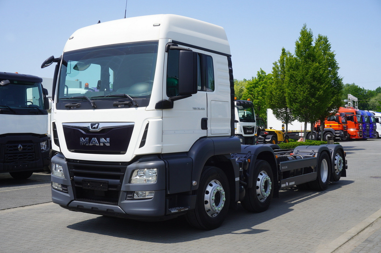 MAN TGS 35.420 8x2 / Chassis 6.4 m / 3 steered axles - Chassis vrachtwagen: afbeelding 2 MAN TGS 35.420 8x2 / Chassis 6.4 m / 3 steered axles - Chassis vrachtwagen: afbeelding 2