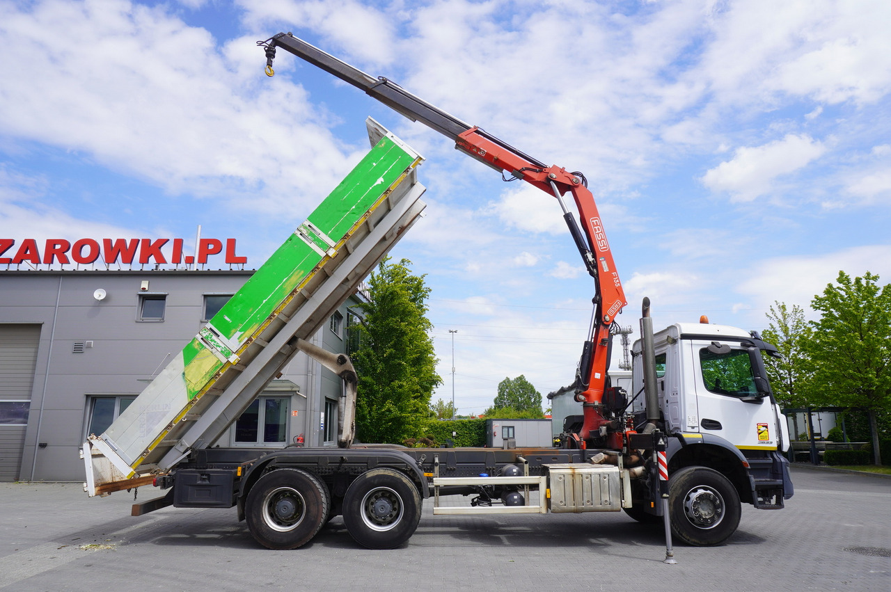 MERCEDES-BENZ AROCS 2633 6x4 / 5.5 T crane FASSI F135 / Tipper 15 EPAL - Kipper vrachtwagen, Kraanwagen: afbeelding 4 MERCEDES-BENZ AROCS 2633 6x4 / 5.5 T crane FASSI F135 / Tipper 15 EPAL - Kipper vrachtwagen, Kraanwagen: afbeelding 4