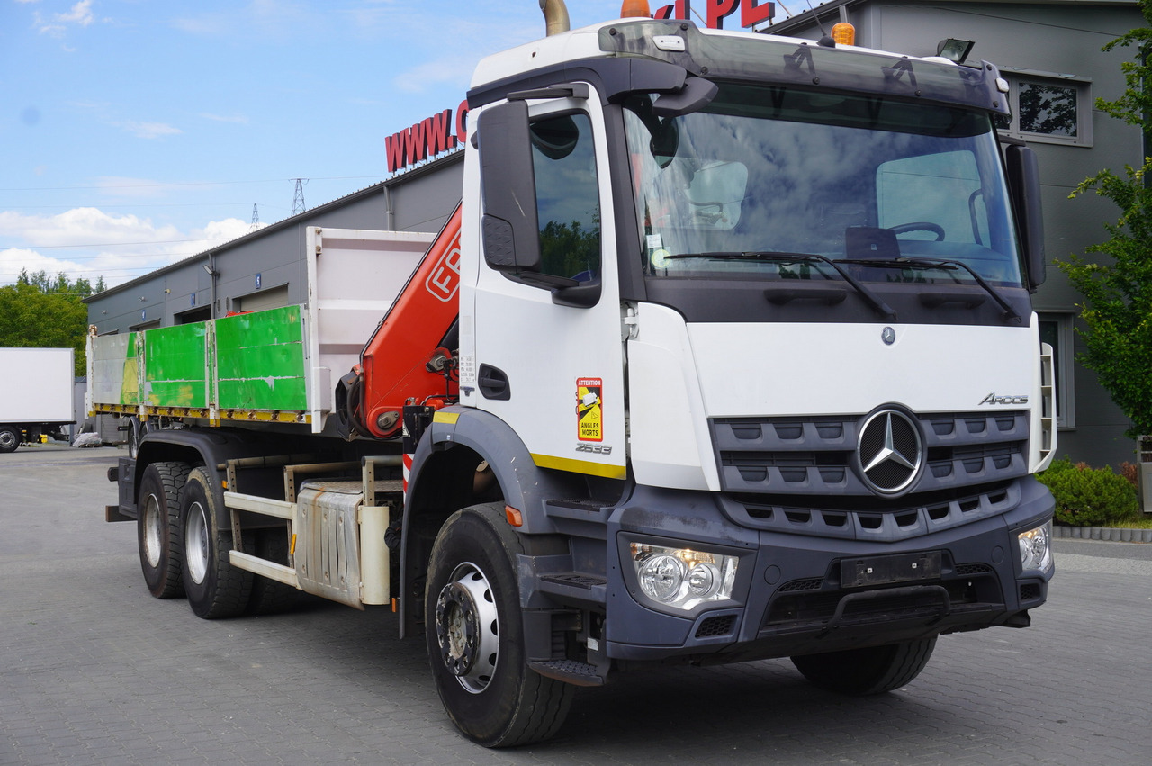MERCEDES-BENZ AROCS 2633 6x4 / 5.5 T crane FASSI F135 / Tipper 15 EPAL - Kipper vrachtwagen, Kraanwagen: afbeelding 2 MERCEDES-BENZ AROCS 2633 6x4 / 5.5 T crane FASSI F135 / Tipper 15 EPAL - Kipper vrachtwagen, Kraanwagen: afbeelding 2
