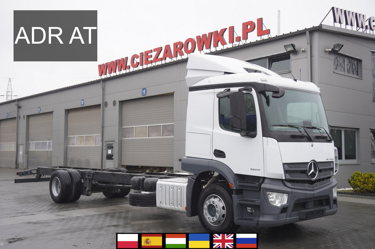MERCEDES-BENZ Actros 1824 / 9.1 m chassis / ADR AT / sleeping cabin - Chassis vrachtwagen: afbeelding 1 MERCEDES-BENZ Actros 1824 / 9.1 m chassis / ADR AT / sleeping cabin - Chassis vrachtwagen: afbeelding 1