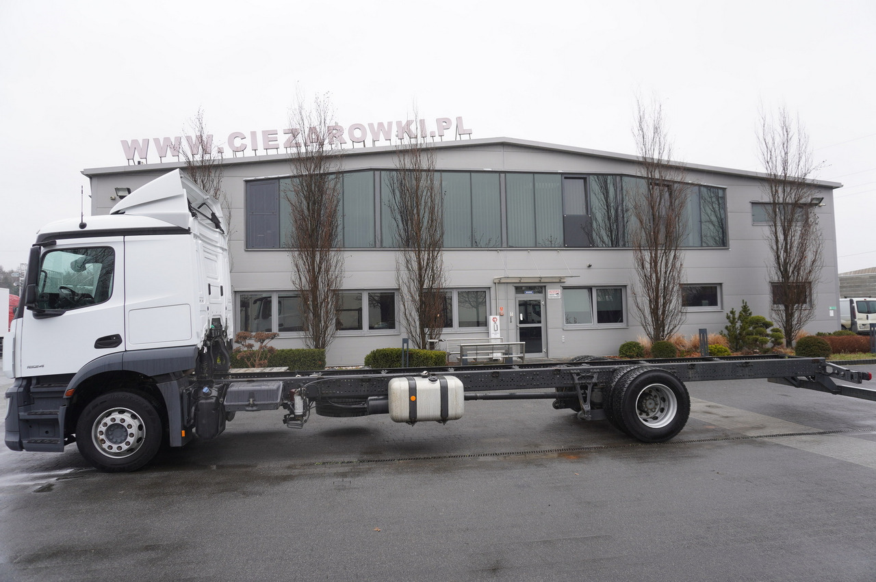 MERCEDES-BENZ Actros 1824 / 9.1 m chassis / sleeping cabin - Chassis vrachtwagen: afbeelding 2 MERCEDES-BENZ Actros 1824 / 9.1 m chassis / sleeping cabin - Chassis vrachtwagen: afbeelding 2