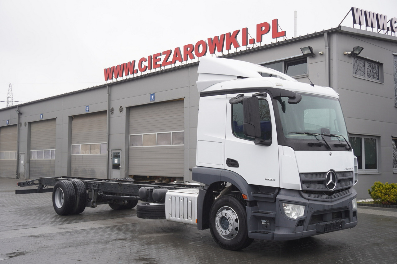 MERCEDES-BENZ Actros 1824 / 9.1 m chassis / sleeping cabin - Chassis vrachtwagen: afbeelding 1 MERCEDES-BENZ Actros 1824 / 9.1 m chassis / sleeping cabin - Chassis vrachtwagen: afbeelding 1