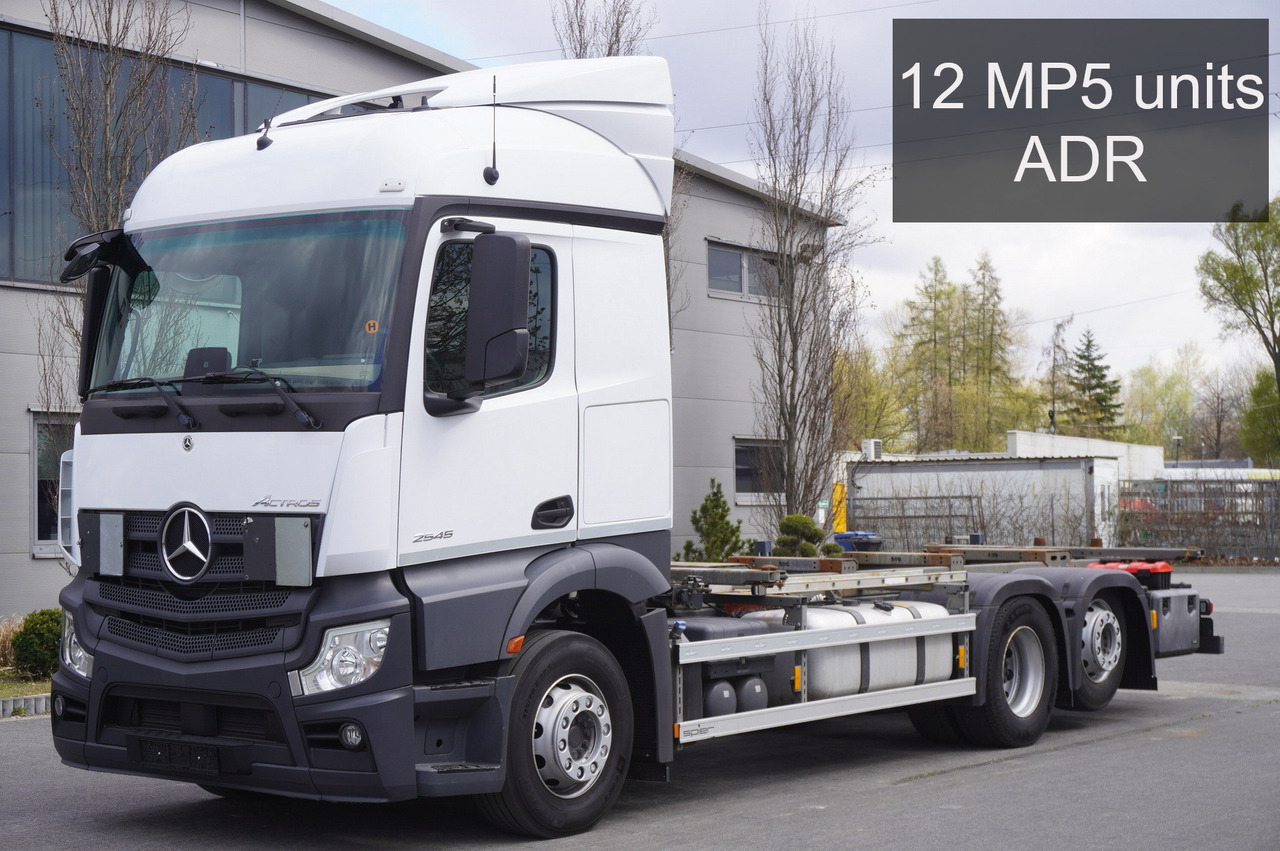 MERCEDES-BENZ Actros 2545 6×2 MP5 / ADR / several units - Containertransporter/ Wissellaadbak vrachtwagen: afbeelding 1 MERCEDES-BENZ Actros 2545 6×2 MP5 / ADR / several units - Containertransporter/ Wissellaadbak vrachtwagen: afbeelding 1