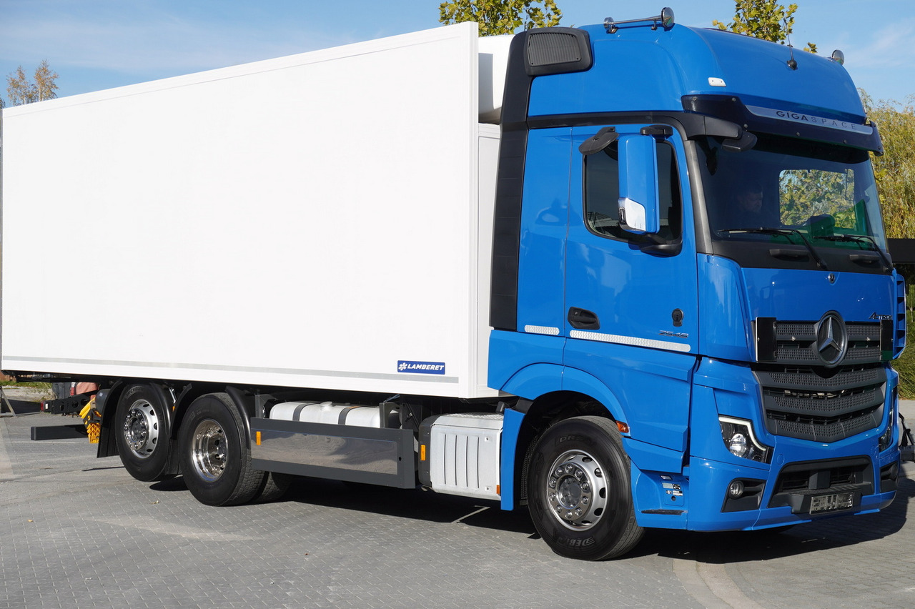MERCEDES-BENZ Actros 2548 E6 / GIGA / Cab Lounge chair / Lamberet Refrigerator / Carrier Supra 950 - Koelwagen vrachtwagen: afbeelding 2 MERCEDES-BENZ Actros 2548 E6 / GIGA / Cab Lounge chair / Lamberet Refrigerator / Carrier Supra 950 - Koelwagen vrachtwagen: afbeelding 2