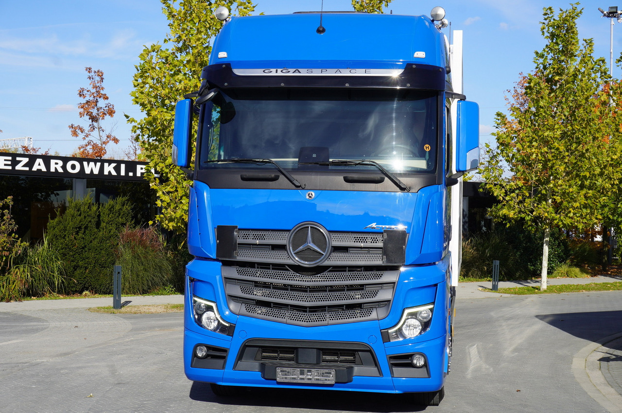 MERCEDES-BENZ Actros 2548 E6 / GIGA / Cab Lounge chair / Lamberet Refrigerator / Carrier Supra 950 - Koelwagen vrachtwagen: afbeelding 5 MERCEDES-BENZ Actros 2548 E6 / GIGA / Cab Lounge chair / Lamberet Refrigerator / Carrier Supra 950 - Koelwagen vrachtwagen: afbeelding 5