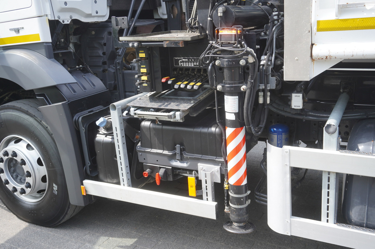 Leasing MERCEDES-BENZ Arocs 1833 / 87,000 km!!! / Hds HIAB X-DUO 128 B-2 / three-sided tipper MERCEDES-BENZ Arocs 1833 / 87,000 km!!! / Hds HIAB X-DUO 128 B-2 / three-sided tipper: afbeelding 13