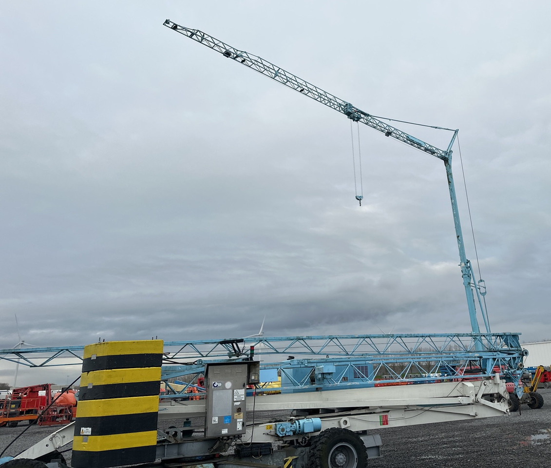 POTAIN IGO32 Tri/A Mobile self-erecting tower crane / 4400 MTH! - Mobiele kraan: afbeelding 3 POTAIN IGO32 Tri/A Mobile self-erecting tower crane / 4400 MTH! - Mobiele kraan: afbeelding 3
