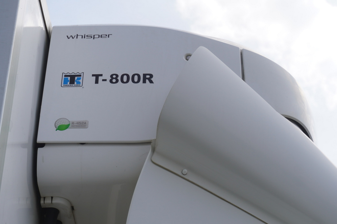 Koelwagen vrachtwagen voor het vervoer van vlees RENAULT D13 / 90 tho km !!! / Meat hook refrigerator / Thermoking T800R / 2 units: afbeelding 12 Koelwagen vrachtwagen voor het vervoer van vlees RENAULT D13 / 90 tho km !!! / Meat hook refrigerator / Thermoking T800R / 2 units: afbeelding 12