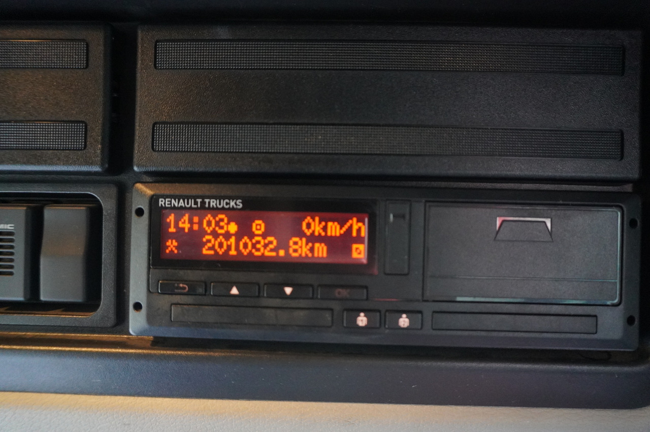 RENAULT RENAULT C280 DTI 8 / FASSI crane 5.6 T / 560 MTH / range 8 m / Flatbed 15 EPAL - Kraanwagen: afbeelding 4 RENAULT RENAULT C280 DTI 8 / FASSI crane 5.6 T / 560 MTH / range 8 m / Flatbed 15 EPAL - Kraanwagen: afbeelding 4