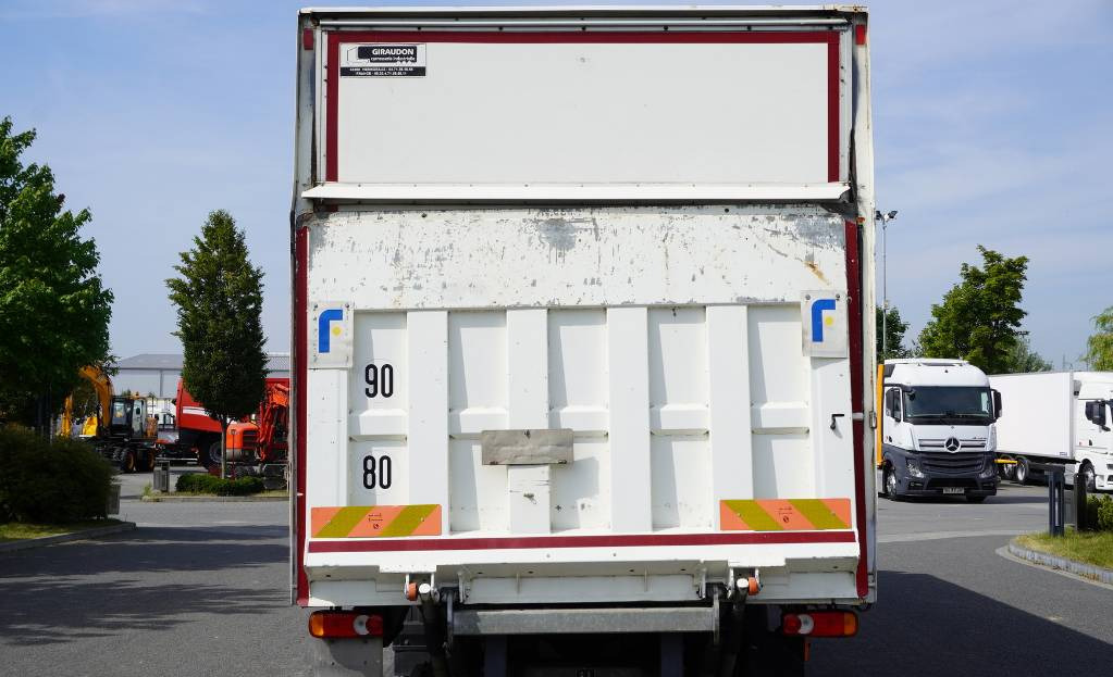 RENAULT Renault D12 E6 / Container 18 pallets / Lift - Bakwagen: afbeelding 4 RENAULT Renault D12 E6 / Container 18 pallets / Lift - Bakwagen: afbeelding 4