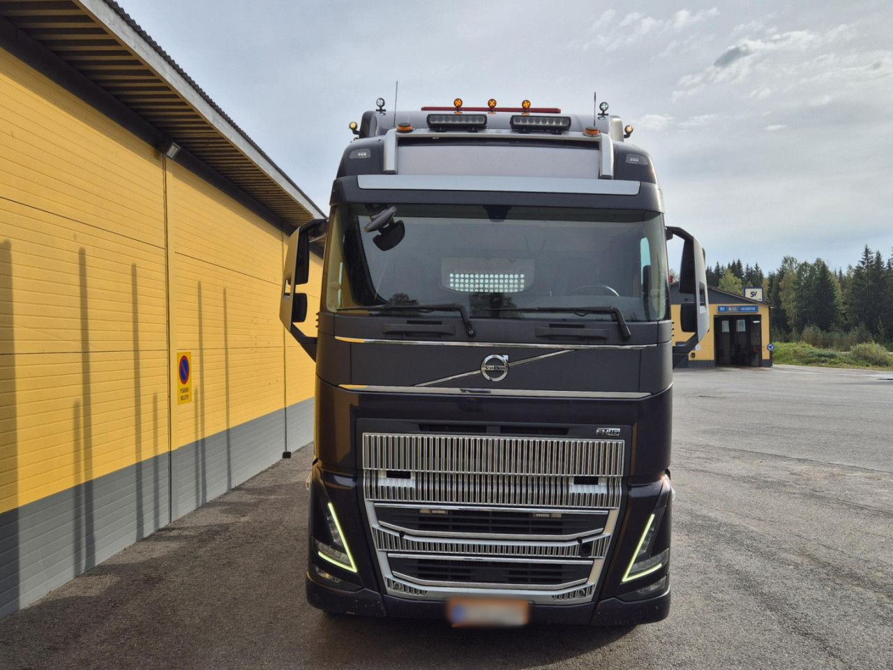 VOLVO FH 750 8x4 / 2 lifted axles / timber truck - Houttransport: afbeelding 5 VOLVO FH 750 8x4 / 2 lifted axles / timber truck - Houttransport: afbeelding 5