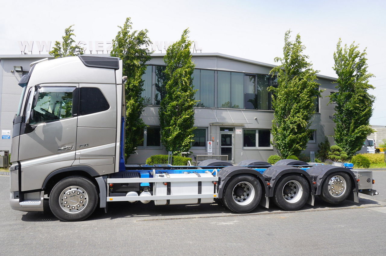 VOLVO Volvo FH16 750 8x4x4 / 750 HP! / Frame 685 cm / Steered 4th axle - Kraanwagen: afbeelding 3 VOLVO Volvo FH16 750 8x4x4 / 750 HP! / Frame 685 cm / Steered 4th axle - Kraanwagen: afbeelding 3