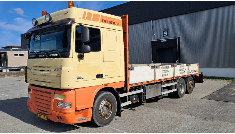 DAF XF 105 410 Spacecab 6x2 Euro 5 - Vrachtwagen met open laadbak: afbeelding 1 DAF XF 105 410 Spacecab 6x2 Euro 5 - Vrachtwagen met open laadbak: afbeelding 1