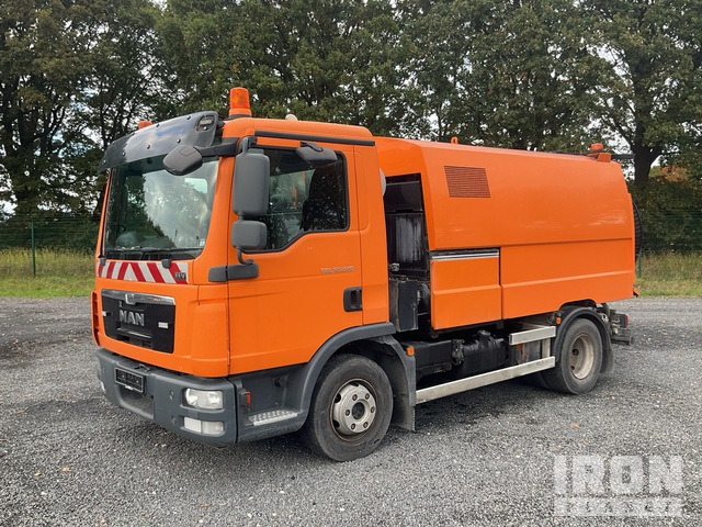 2013 MAN TGL12.220 2013 Faun ViaJet 5R-HS on Kehrmaschine - Veegwagen: afbeelding 1 2013 MAN TGL12.220 2013 Faun ViaJet 5R-HS on Kehrmaschine - Veegwagen: afbeelding 1
