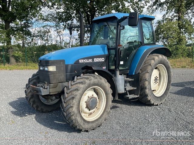 New Holland 8260 4WD Tractor - Tractor: afbeelding 1 New Holland 8260 4WD Tractor - Tractor: afbeelding 1